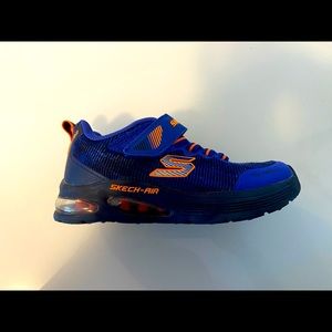 Skechers Air-Cooled Memory Foam Boys size 11